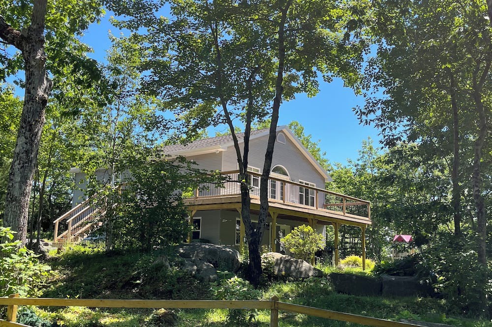 Timberlea House | Family Retreat Near Halifax
