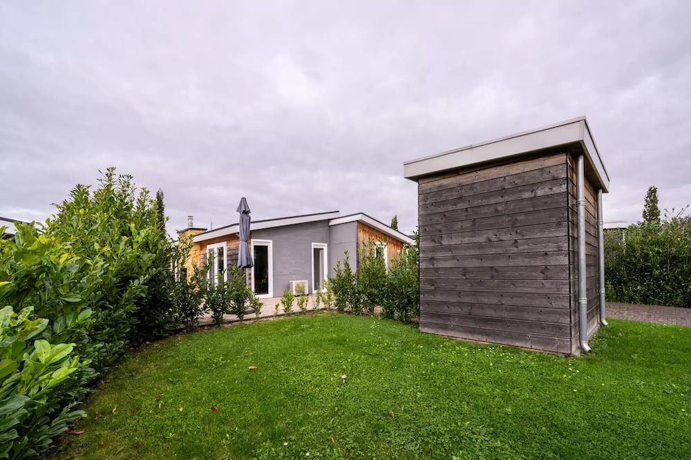 Gasthuis Villa | Schaelsbergerbosch - 2 Bathrooms, Fireplace and Garden Shed