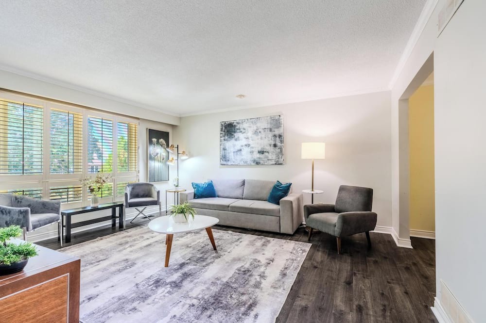 Hamilton Apartment | Family-Friendly 2BR Sleeps 6