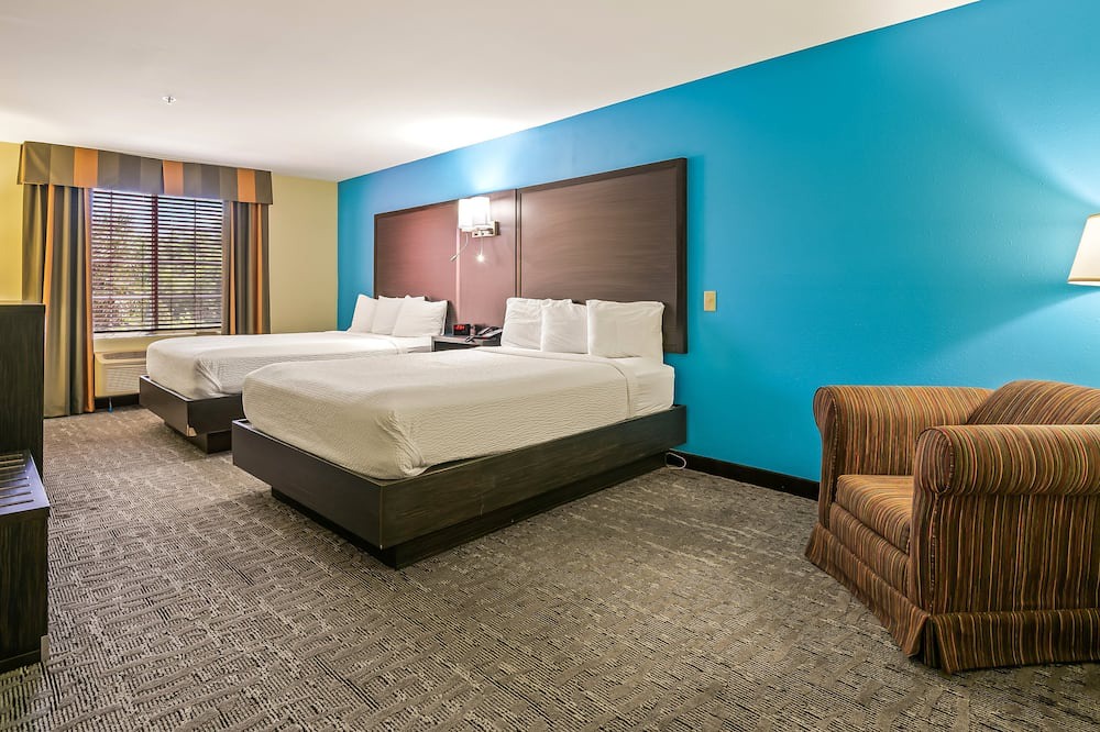 Crawfordville Hotel | Spacious, Accessible & Pet-Friendly – 2 Queen Beds at Wildwood Inn