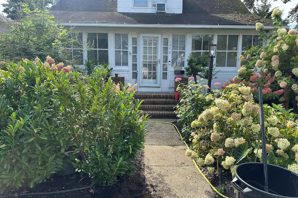 Farmingdale House | Ryder Cup 1 min. away: 4-bedroom house in Bethpage-Farmingdale, bygone charm