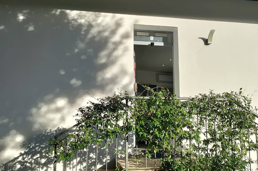 Cavagnano Villa | Villa 'Il Gelsomino' with Mountain View, Private Terrace and Wi-Fi