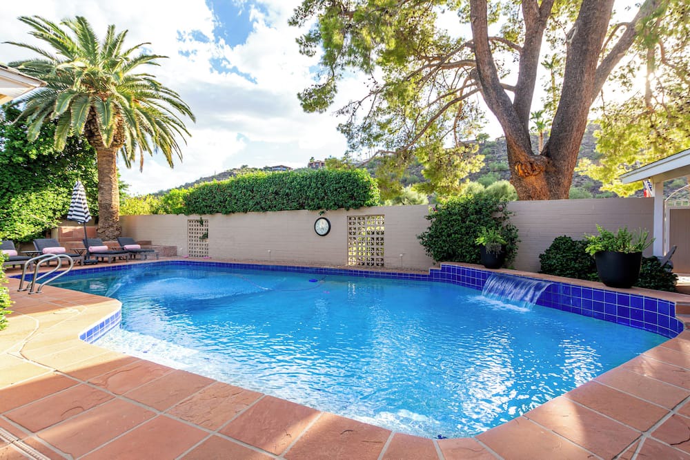 Moon Mountain Vistas House | Beverly Bungalow | Moon Valley Golf Course | Pool