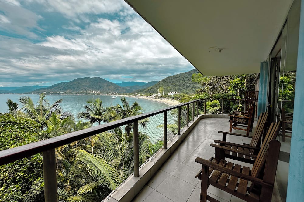 Praia da Enseada Villa | Beachfront House in Ubatuba with Stunning View