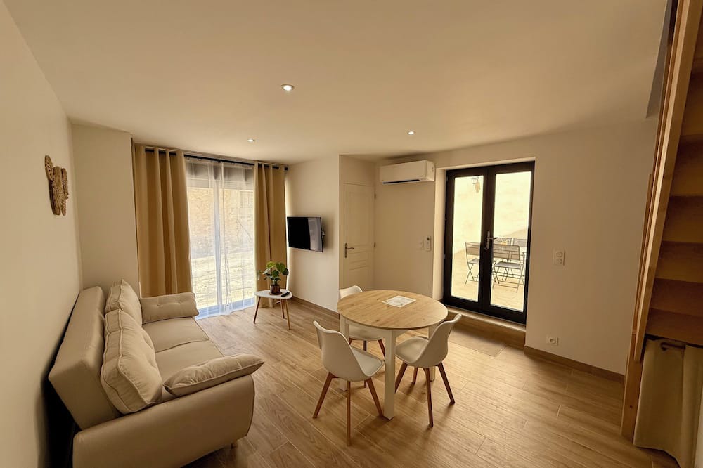 Pailhes House | Le Patio, 10 minutes from Béziers and 20 minutes from Pézenas