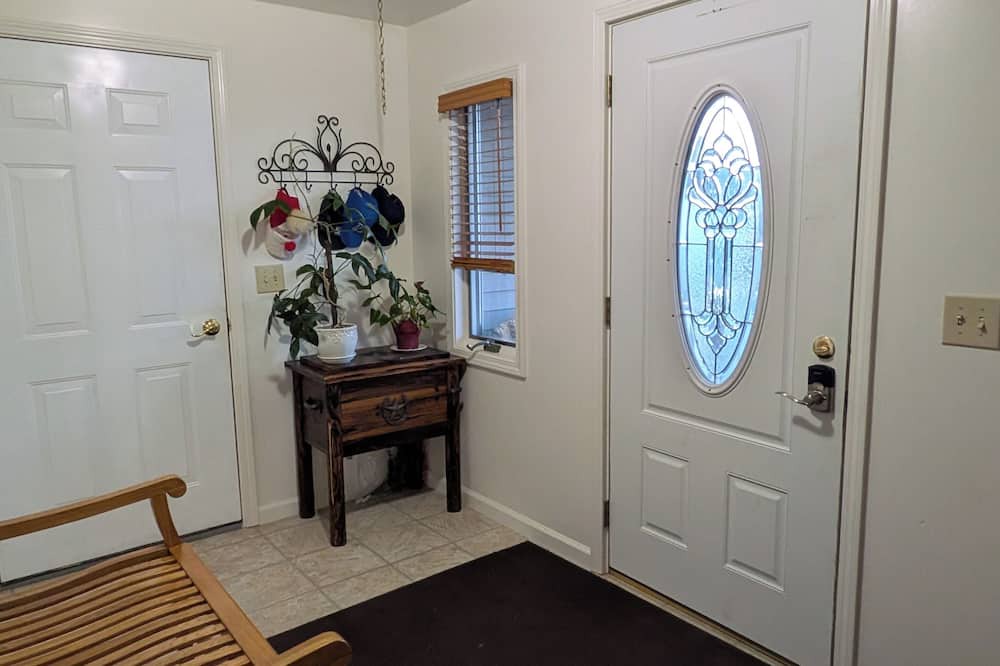 Hillman House | Peace of Heaven: 3-bedroom house in peaceful Hillman with AC