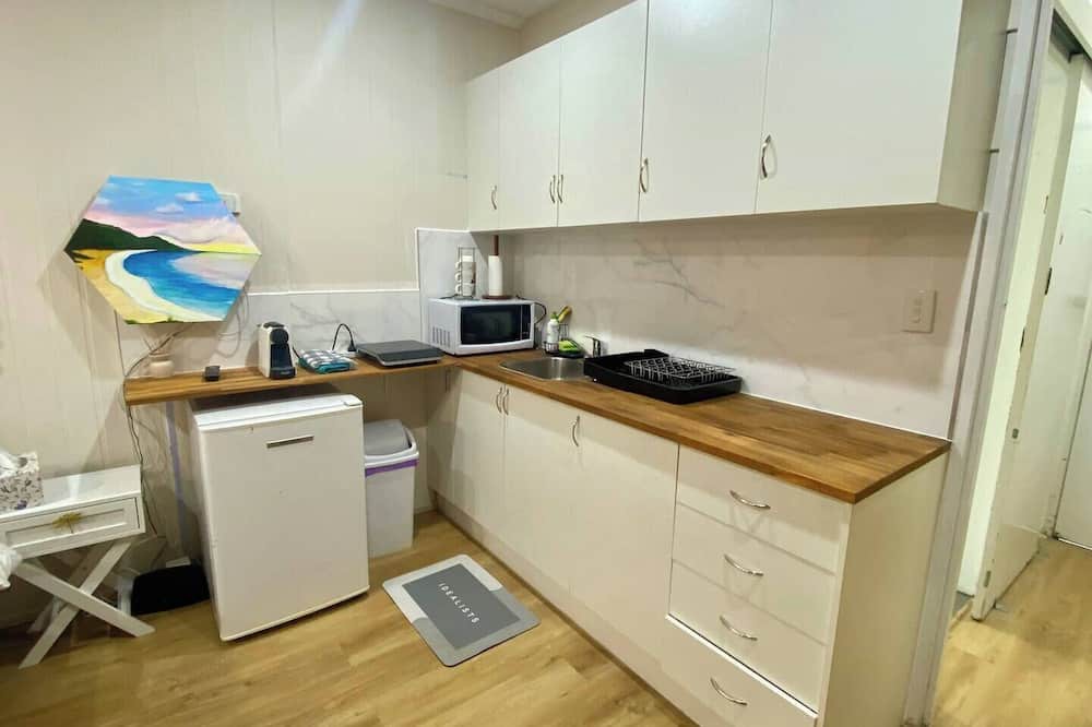 Centenary Heights Apartment | Modern Studio Room Retreat with a reverse Aircon