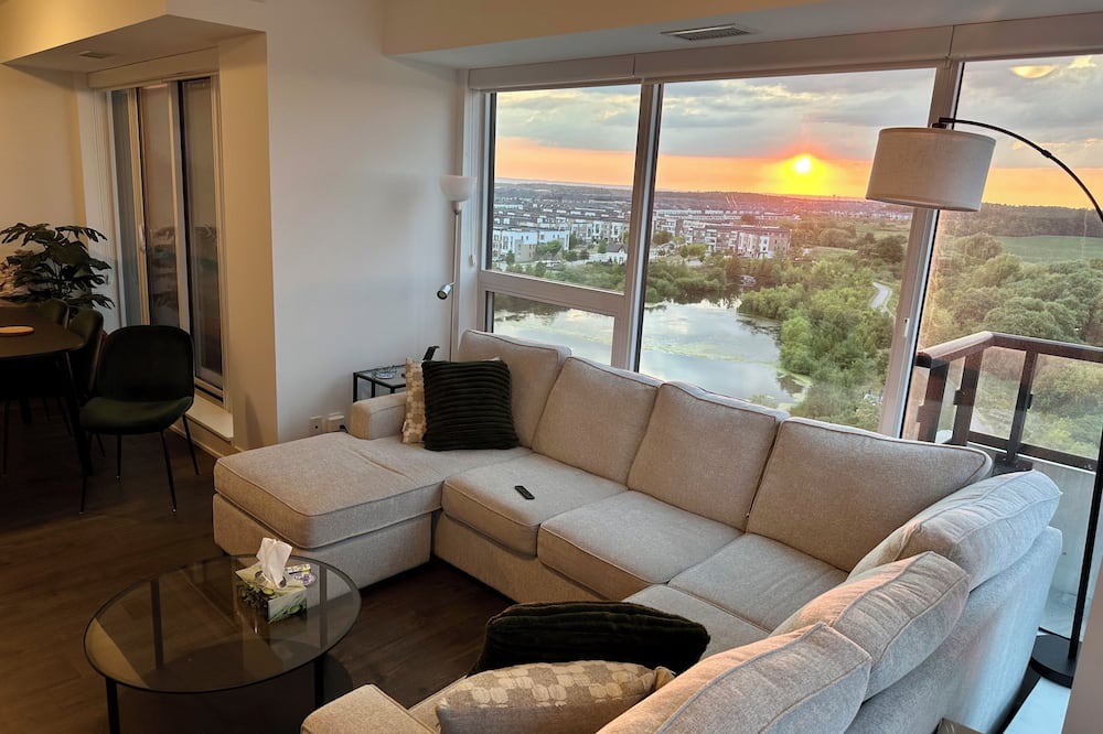 Oakville Condo | Upscale Urban Retreat | 2BR/2BA Corner Condo | Longterm Booking 30+ days only