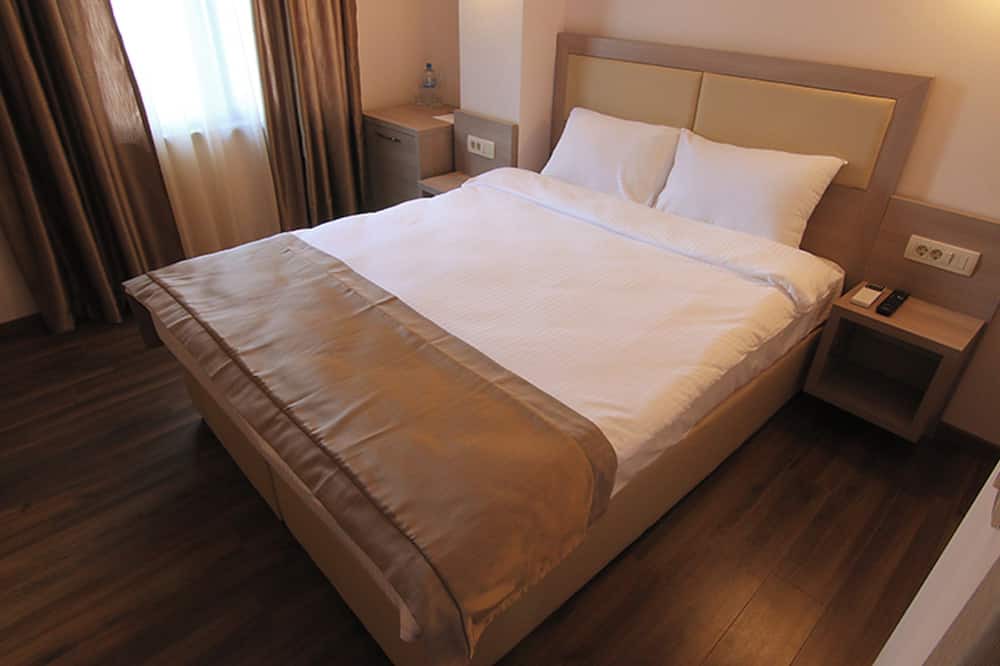 Centar Hotel | Comfortable Room | Walkable Stay Near Macedonia Square with Free Breakfast