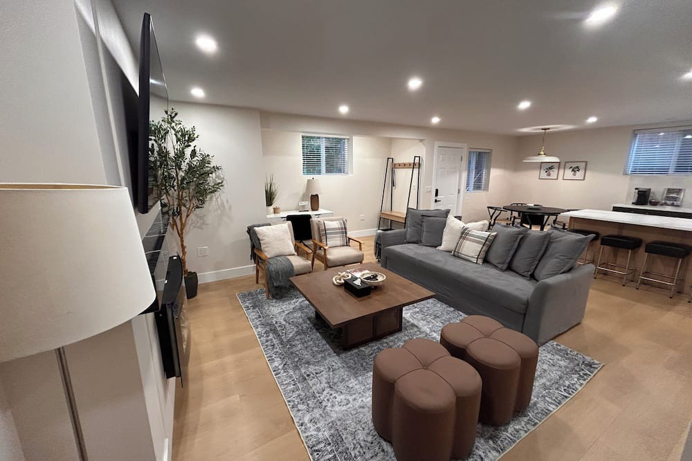 Langley House | Comfort & Convenience Near Endless Local Amenities