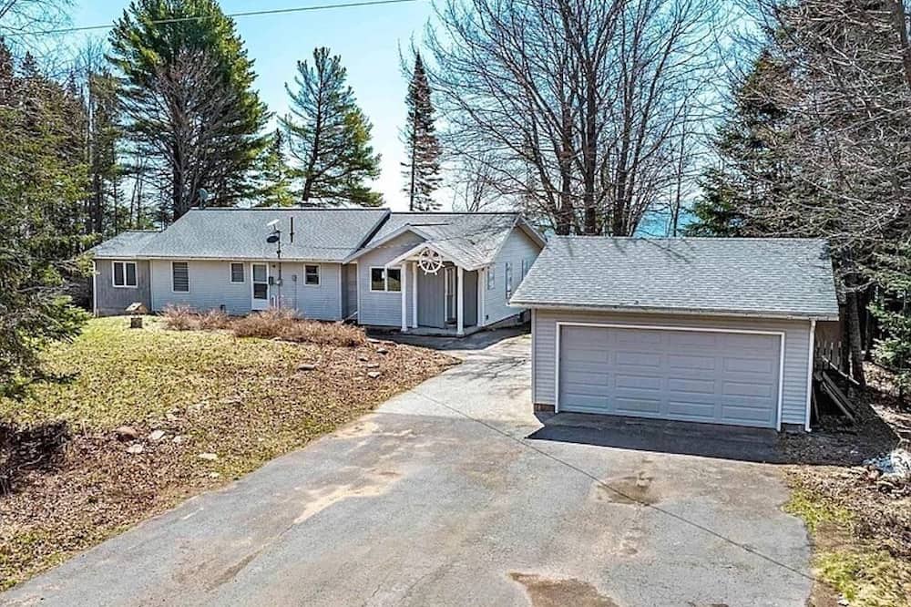 Mohawk Cabin | Superior Attitude- Pet-Friendly, 4BR Lake Superior Getaway