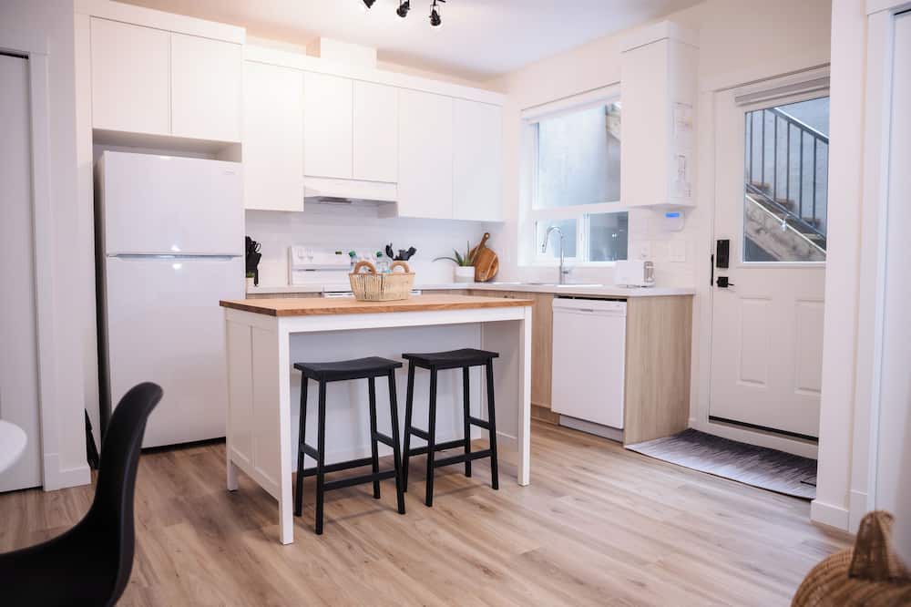 Maple Ridge House | Woodland Retreat - Family Friendly 1 Br Suite