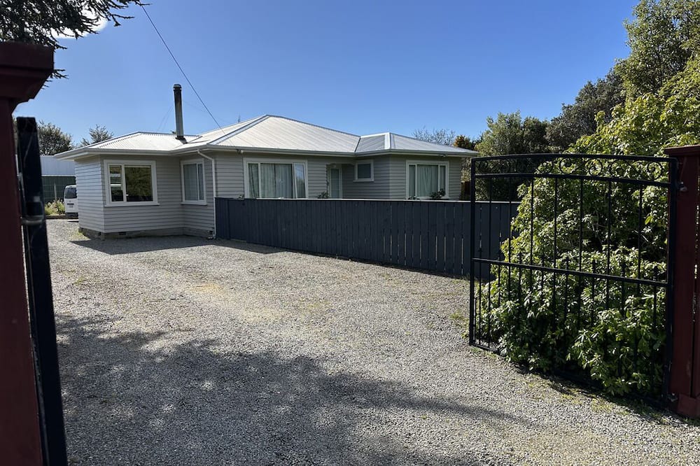 Springfield House | Southern Alps on your doorstep! Cozy, quiet private home in a friendly community