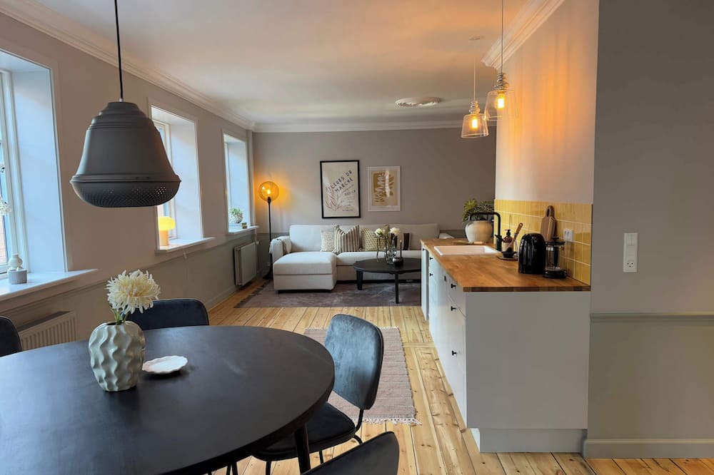 Valby Apartment | Upscale 3BR Apt Summa