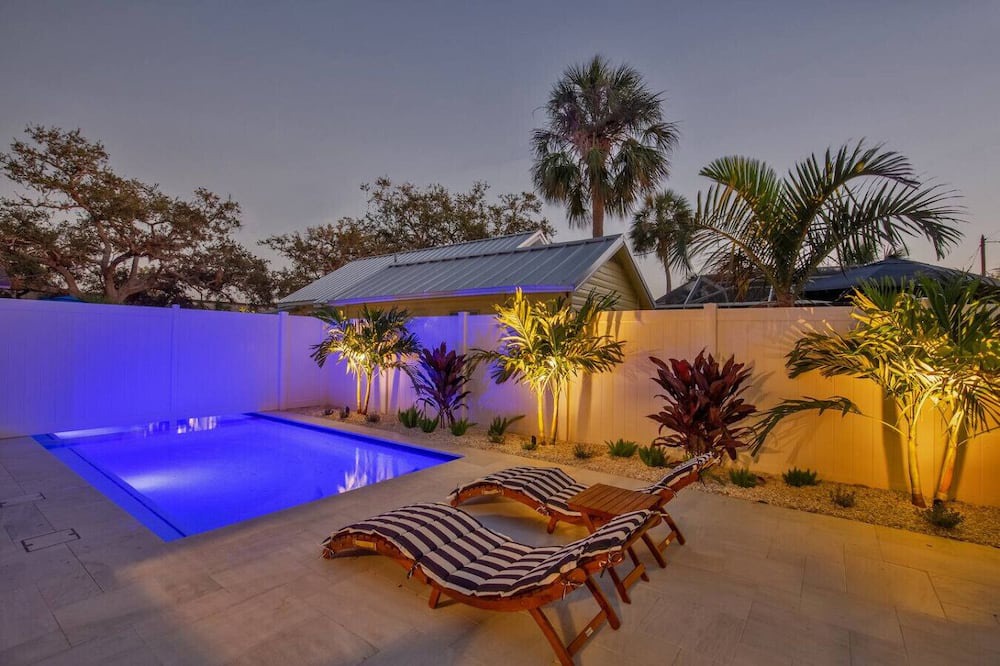 Gulfport Apartment | Downtown-Gulfport/Cooled Pool