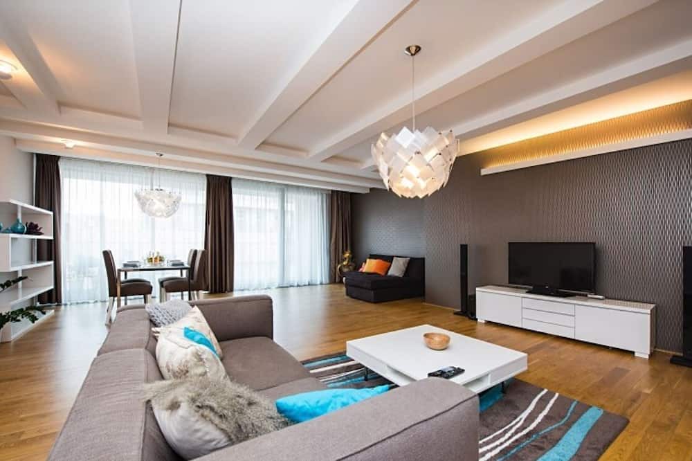 Karlin Apartment | Urban Hideway - Bright apartment in Trendy Karlin
