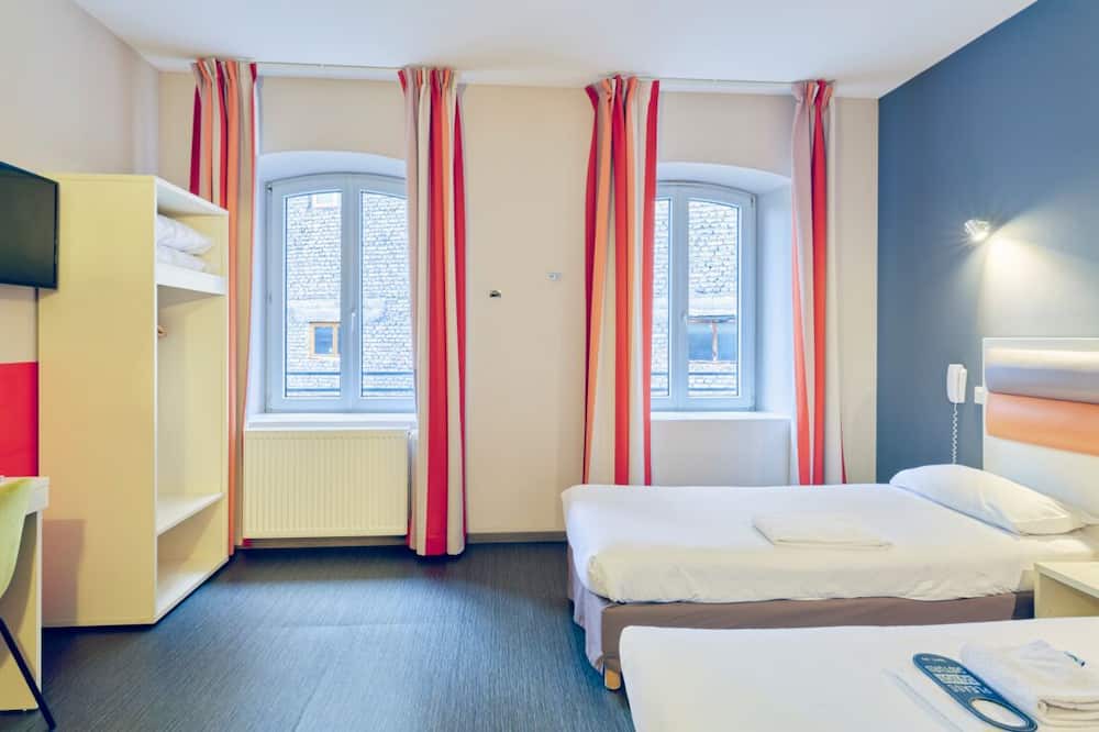Contades Hotel | Within Walking Distance to Museum Œuvre Notre-Dame! Pets Allowed!