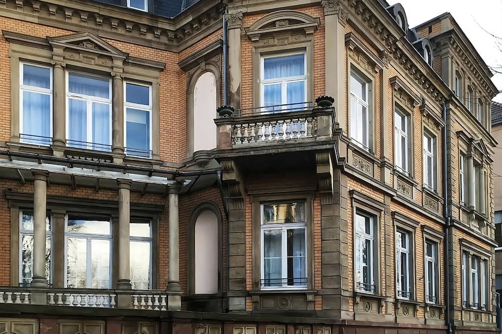 Contades Hotel | Make Your Trip More Enjoyable! Near Place du Marché Gayot! Pets are Allowed!
