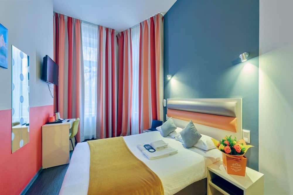 Contades Hotel | Best Value, Quality Stay! Near Museum Œuvre Notre-Dame! Pets are Allowed!