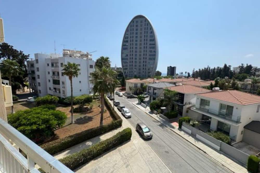 Agios Athanasios Apartment | Sfina Sea view apartment by Ezoria villas