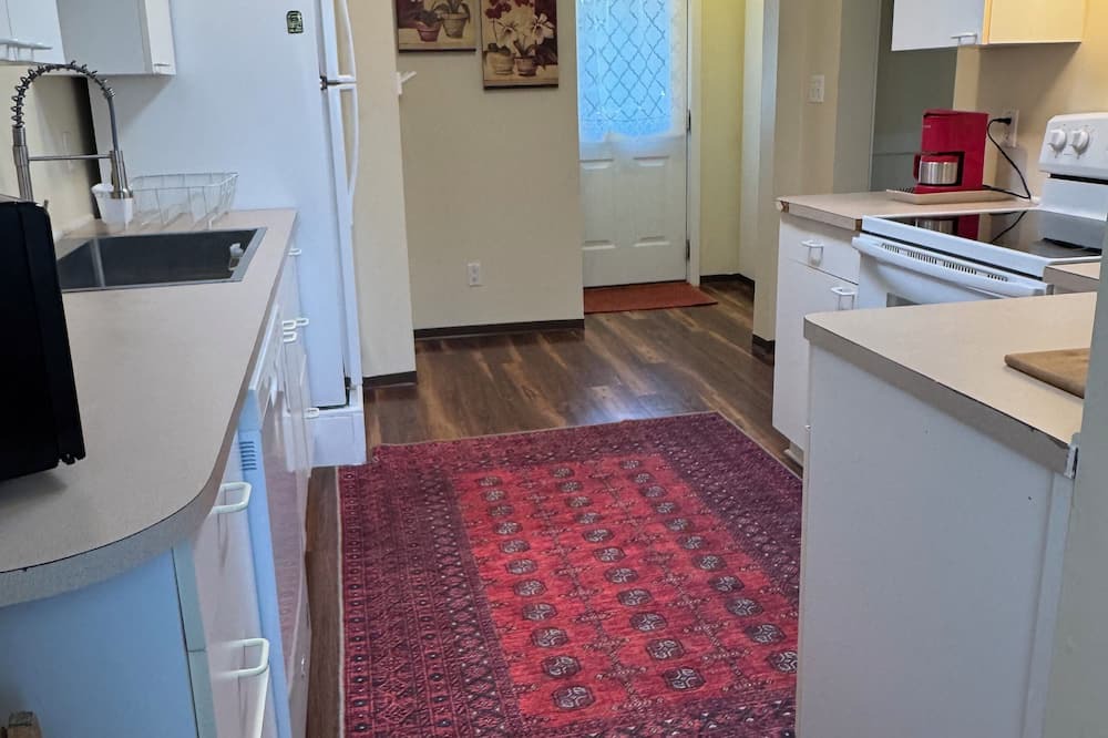Dayton House | Charming 3 BR 2 Bath in historic Dayton. Exclusive and ready for your visit!