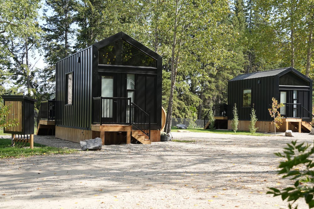 Rocky Mountain House Cabin | River South HardTop: modern decked-out cabin with a river view