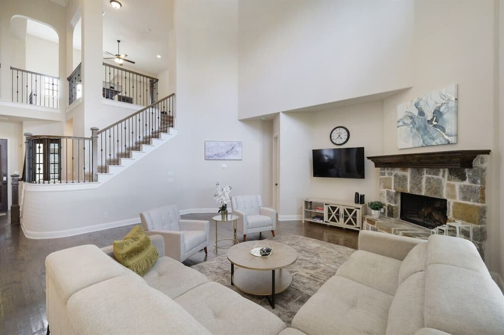 Frisco Apartment | Spacious & Luxe, 5 Star Neighborhood, Movie Theatr