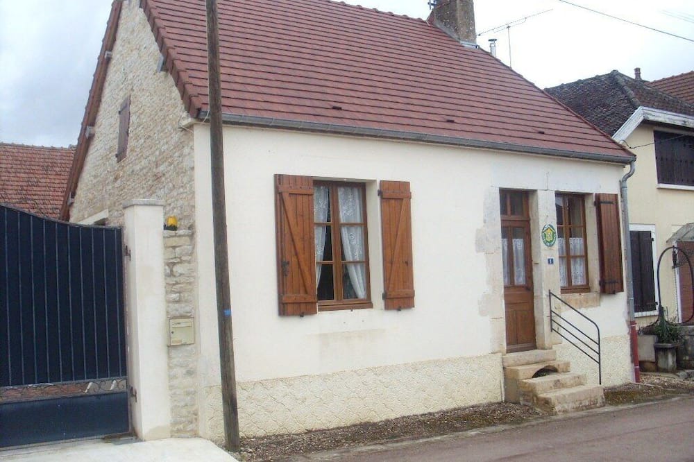 Polisot House | Le Village - POLISOT