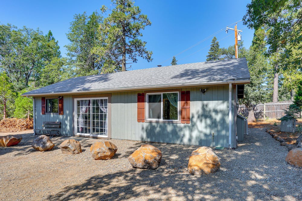 Shingletown House | Private Horse Stall: Unplug at Shingletown Home!