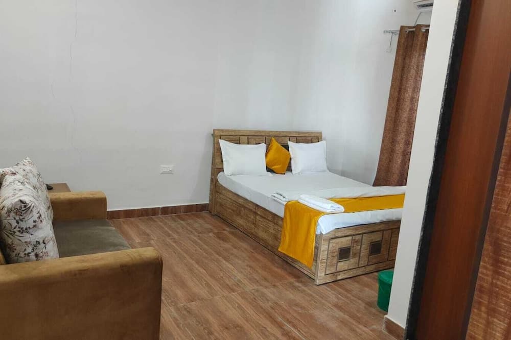 Kolar Road Apartment | The user's input "the will show up in search and of the top of the