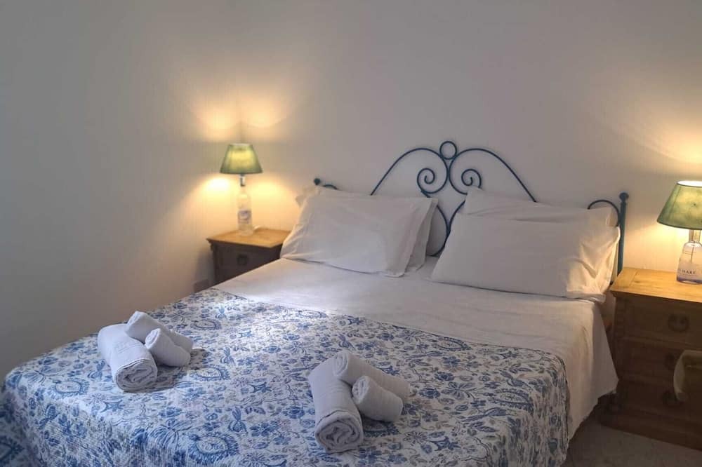 Tropea House | Holiday Home 'Litto 1' with Private Terrace, Wi-Fi and Air Conditioning