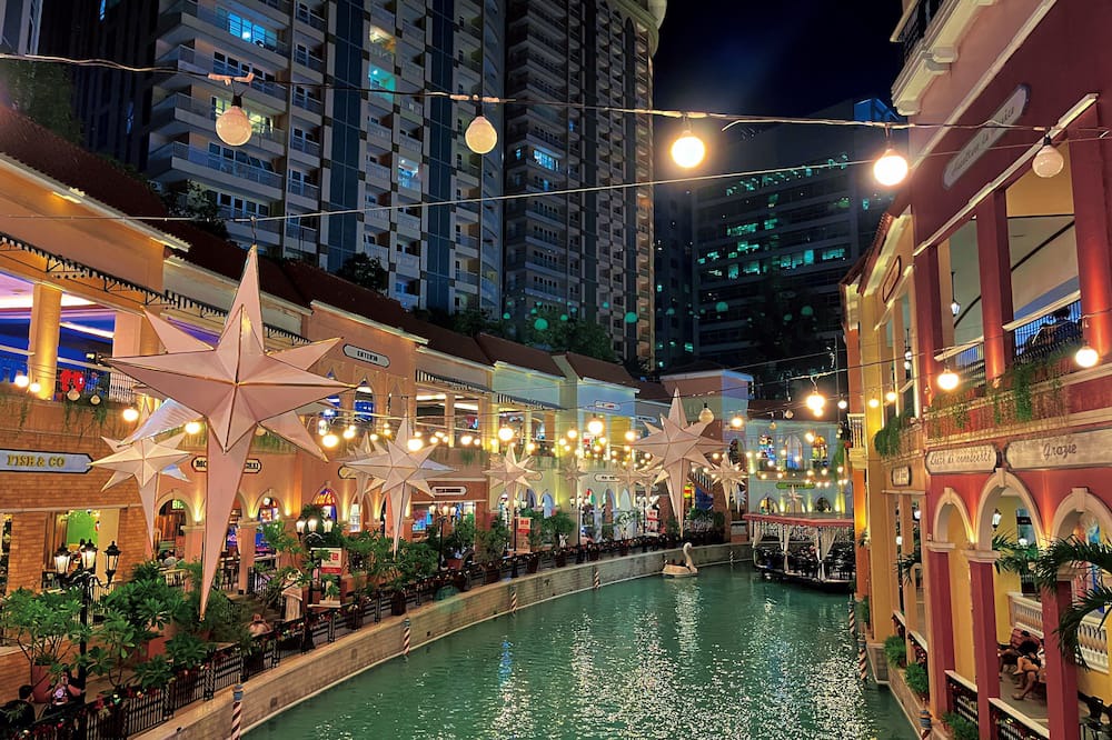 Pinagsama Apartment | BGC Venice Condo - Pool & Wi-Fi - Suite 14B