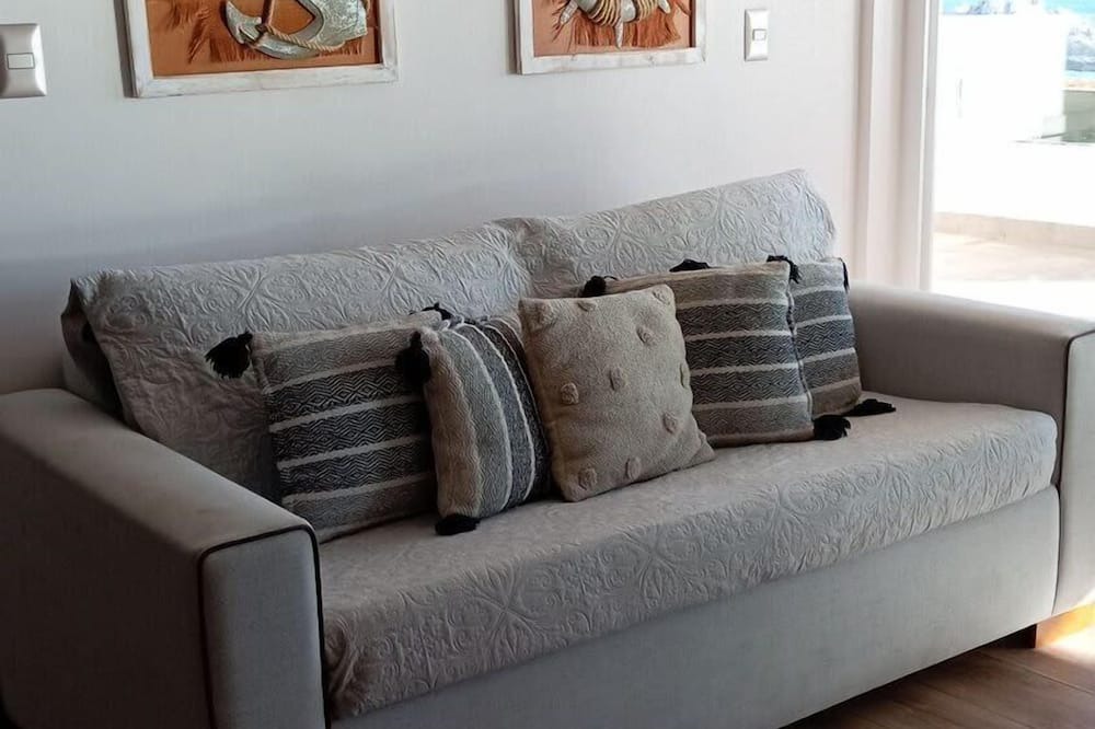 Renaca Apartment | Infinite Coast 2BR with pool, gym & free parking