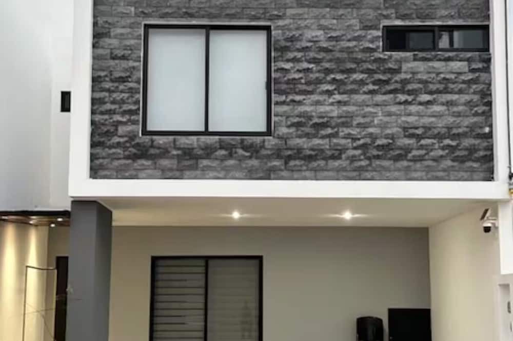 Centro House | CEIBA WOMAN'S HOUSE - 3 BEDROOMS, INDOOR POOL, WE INVOICE