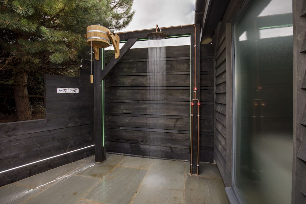 Selby Cottage | Olive Tree Lodge - sleeps 2 guests in 1 bedroom