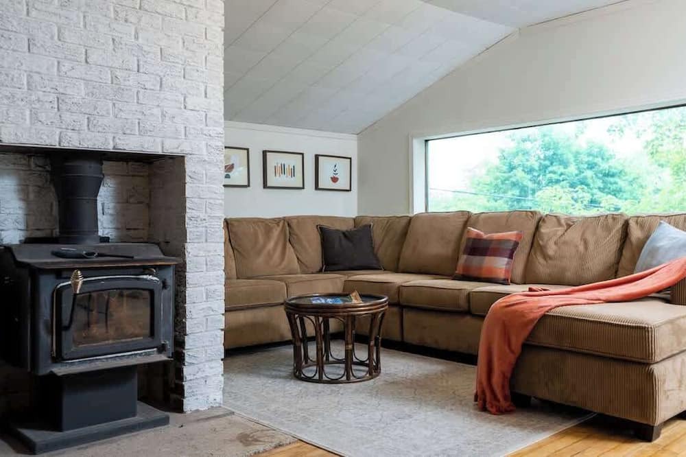 Tay Valley Cabin | Cobblestone 2-Bedroom Cottage #5 "Loft"