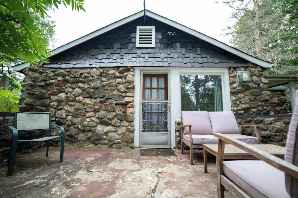 Tay Valley Cabin | 3-Bedroom Cottage #1 "Hamilton"