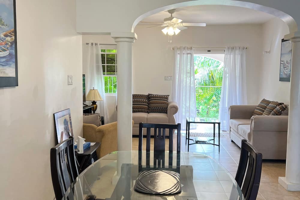 Enterprise Condo | Beautiful 2 Bed, 2 Bath Condo, Pool, W&D, & Airy Patio. Walk to Miami Beach