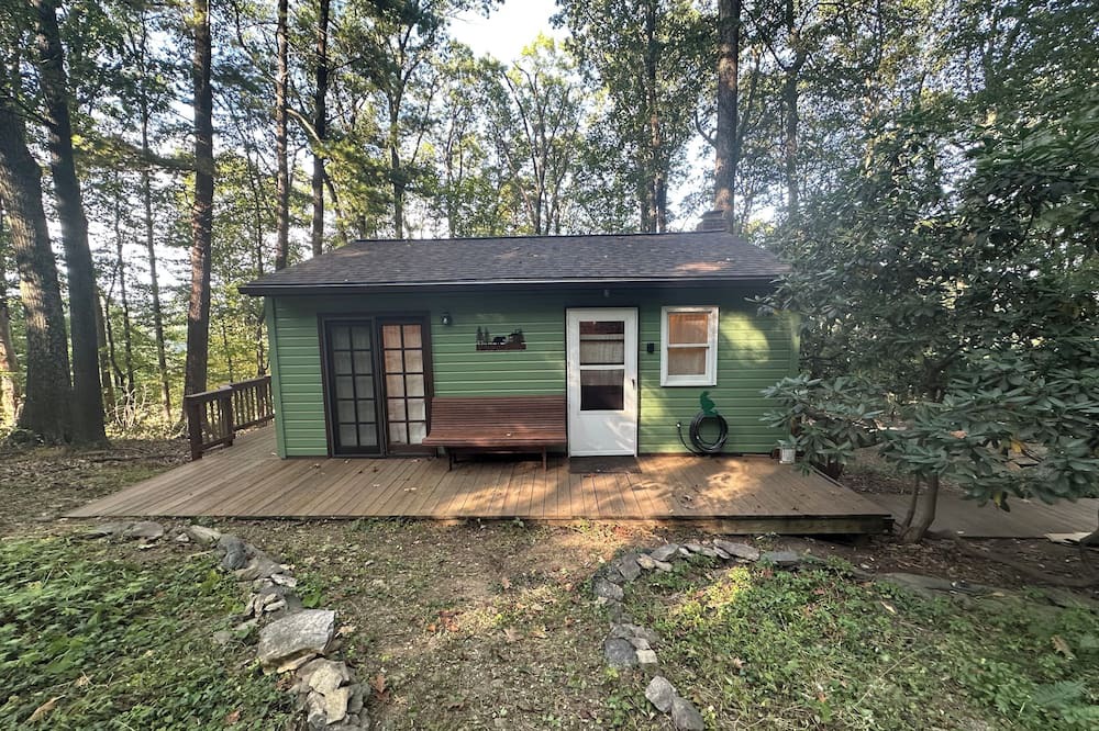 Aspers Cabin | The Green Glade Family Glamping Cabin Near Gettysburg & Trails