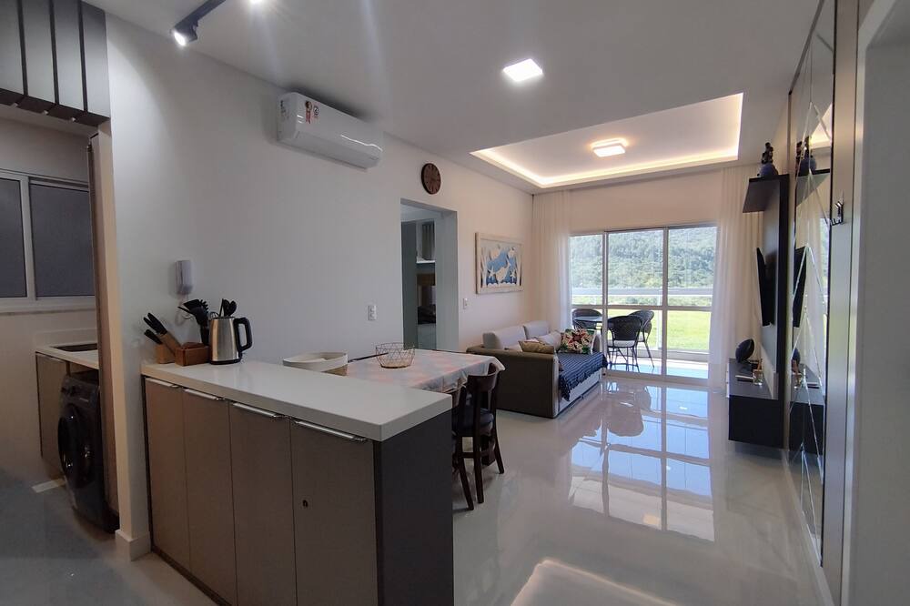 Governador Celso Ramos Apartment | Beautiful and cozy apartment with sea view