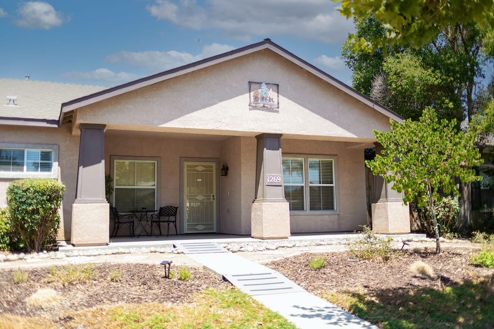 Exeter House | Charming 3-bedroom house in pleasant Exeter. Near the Sequoias.