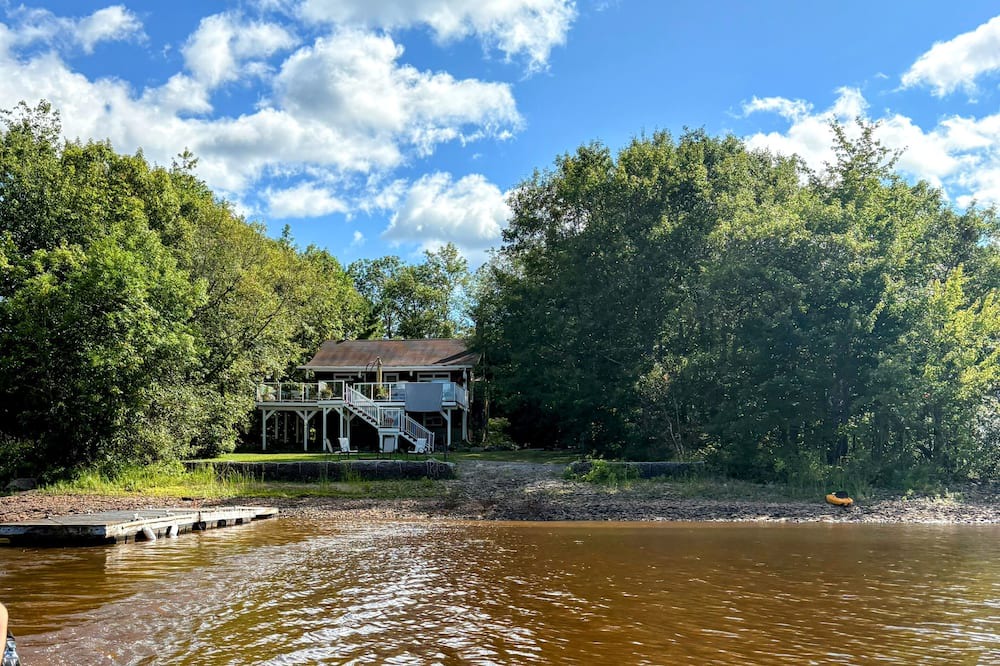 Springfield House | Lakefront Escape with Hot Tub and Outdoor Kitchen