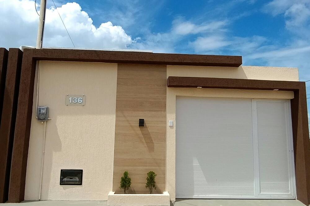 Camocim House | Camocim Holiday Home 900 meters from the beach