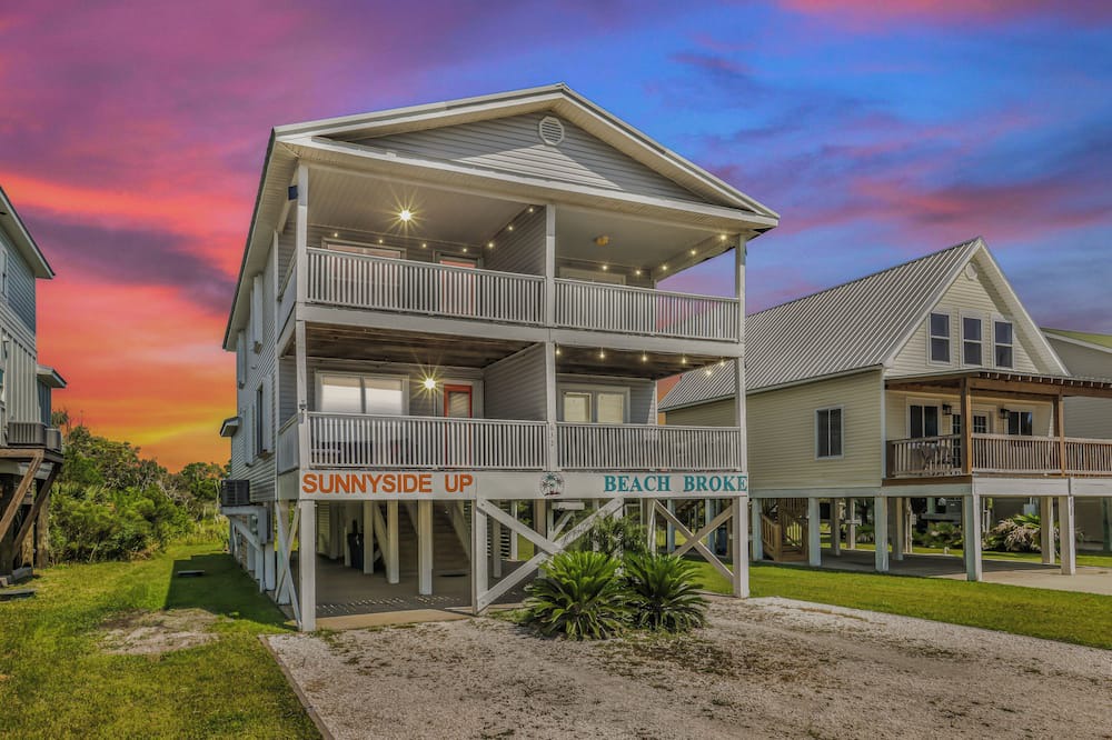 Gulf Shores House | Full Duplex - Prime Spot! Walk to Beach, Shops