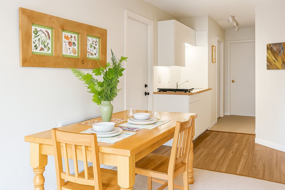 Brentwood Bay House | Arbutus and Fir Retreat. Priced for long stays. Pet-friendly!