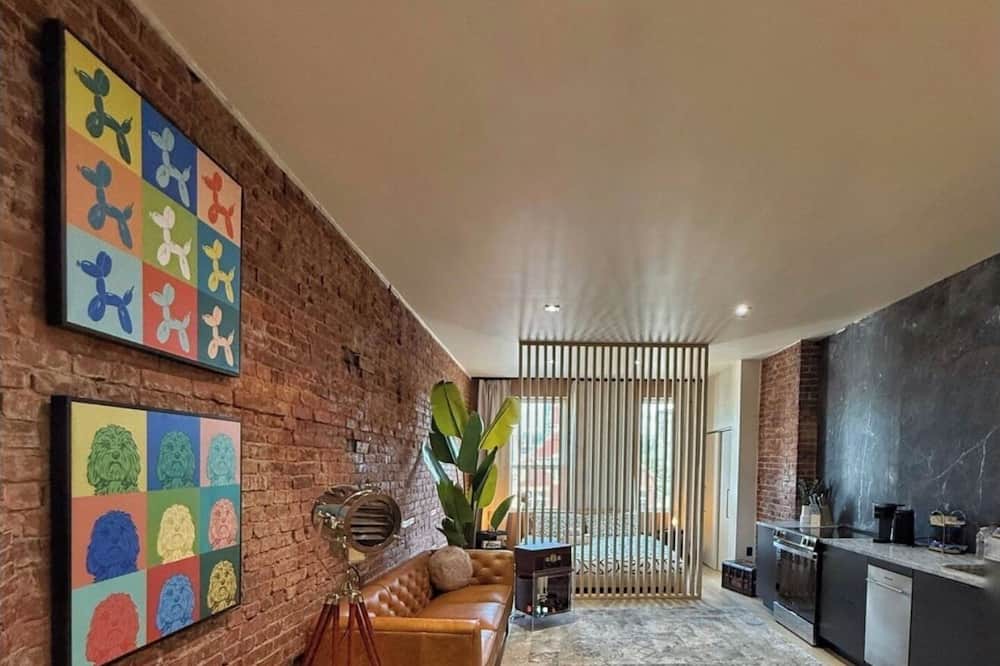 Pittsburgh Apartment | KING BED City view Free Parking Vintage Loft