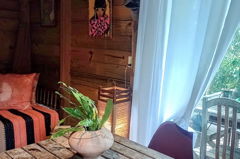 Praia do Rosa Ski Chalet | JANE | HOUSE BY THE SEA | Central and facing the sea