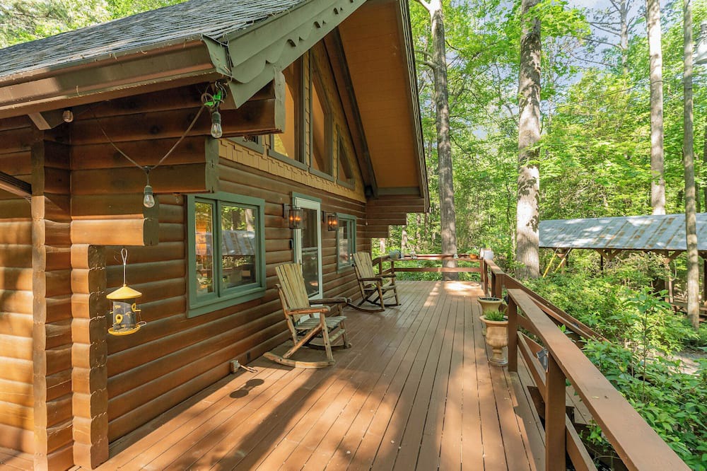 Bynum Cabin | Cozy 2-bedroom cabin in charming Pittsboro with fitness room, AC