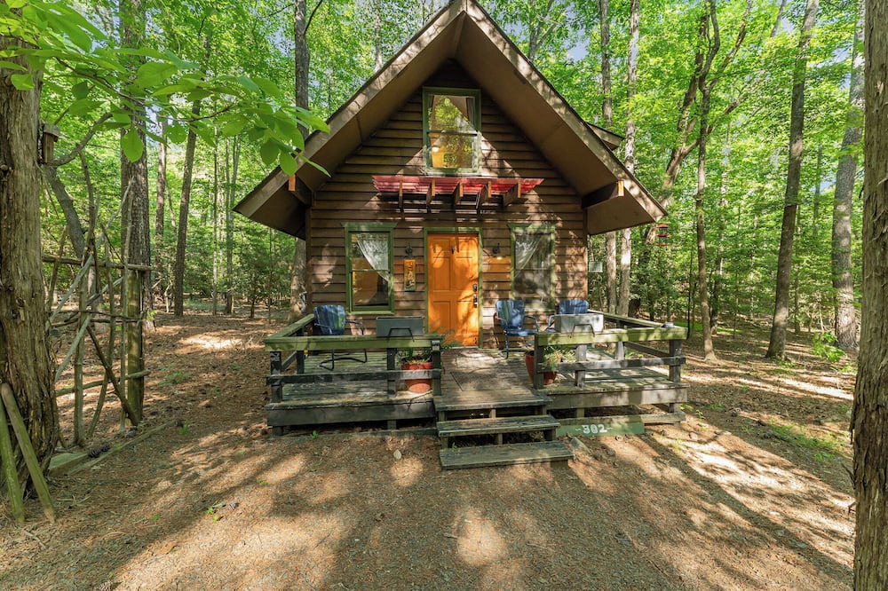 Bynum Cottage | Minimalist Cabin in the wood mins drive to lake