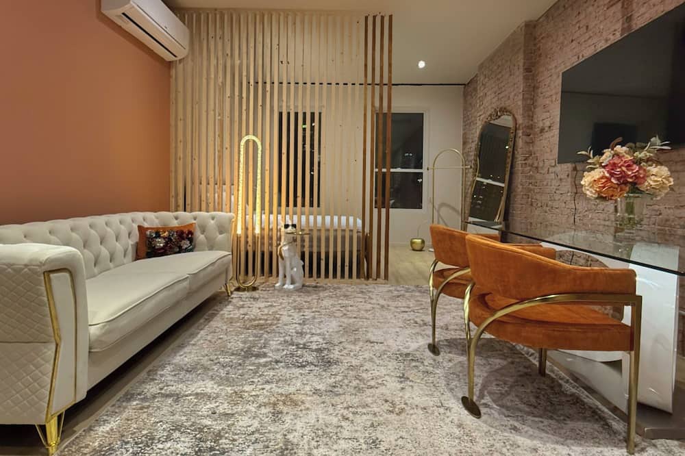 East Allegheny Apartment | City view 2 BEDS Free Parking Urban Escape